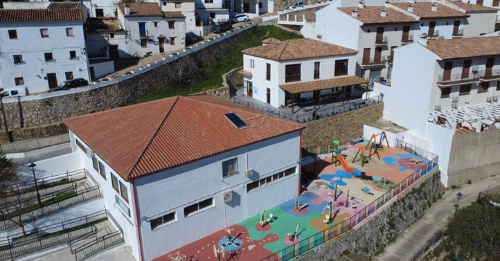 Benadalid finaliza la mejora de la accesibilidad al centro social