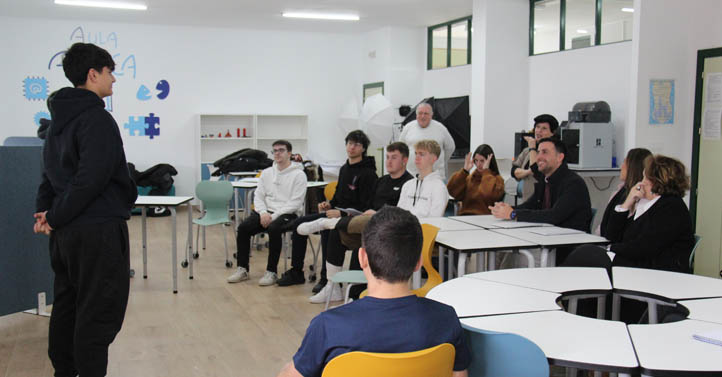 El diputado de Educación visita el IES Rodríguez Delgado para interesarse por el TACIR