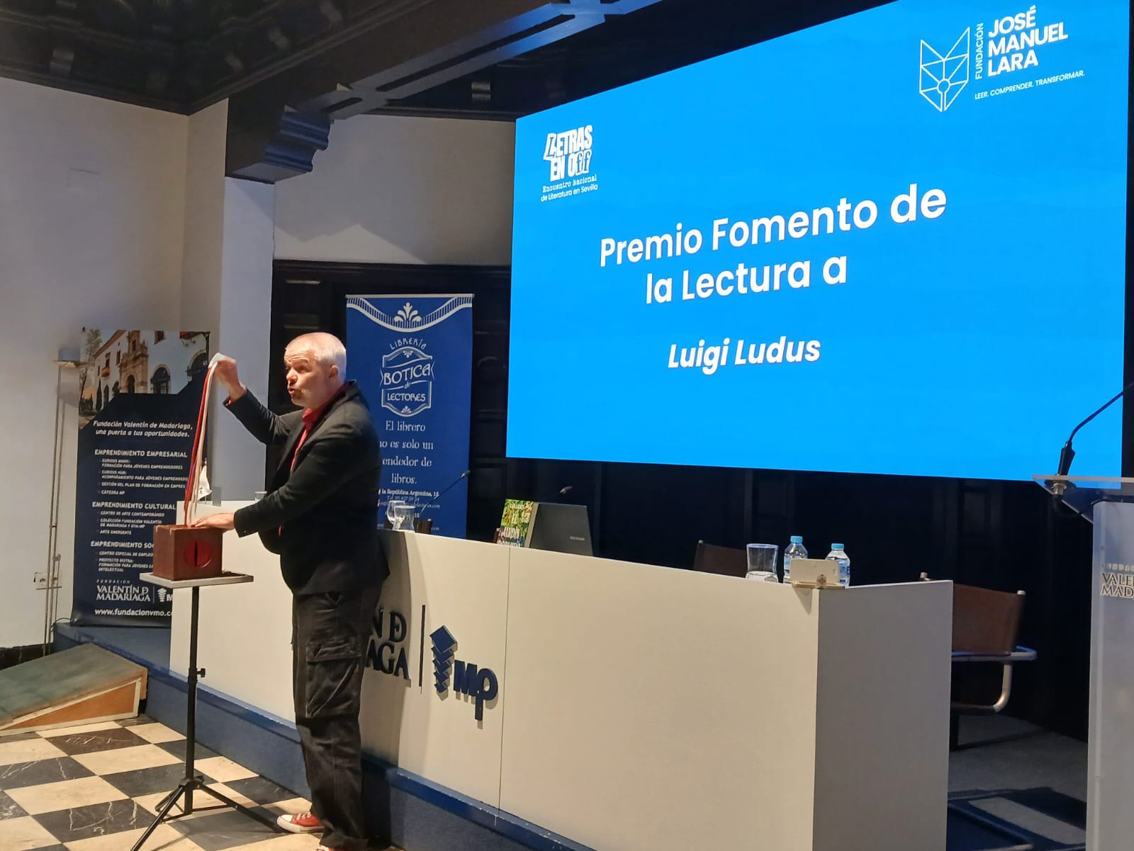 Luigi Ludus recibe el Premio Fomento a la Lectura de la Fundación José Manuel Lara
