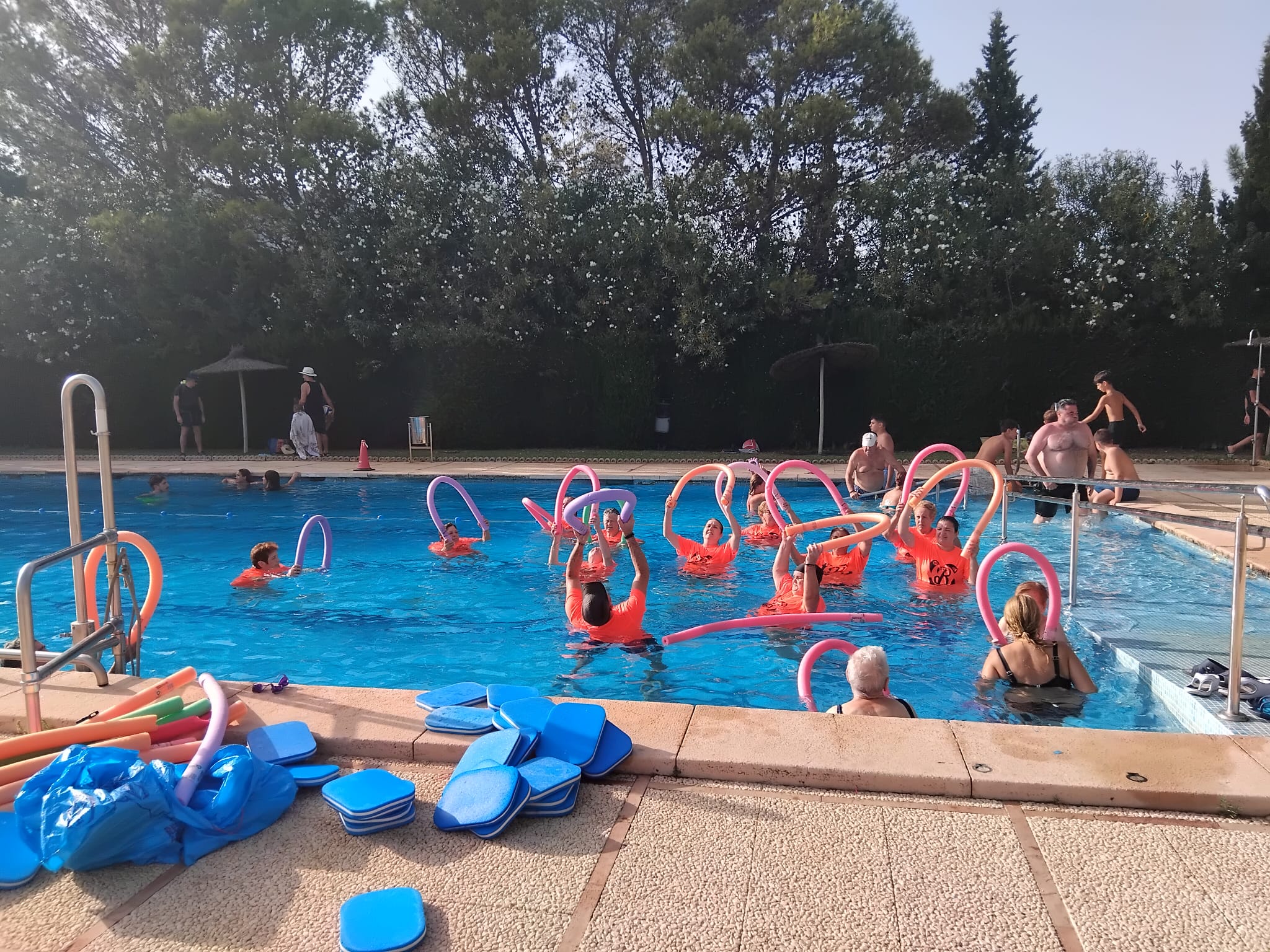 La piscina de Benarrabá, un lugar ideal para disfrutar del verano